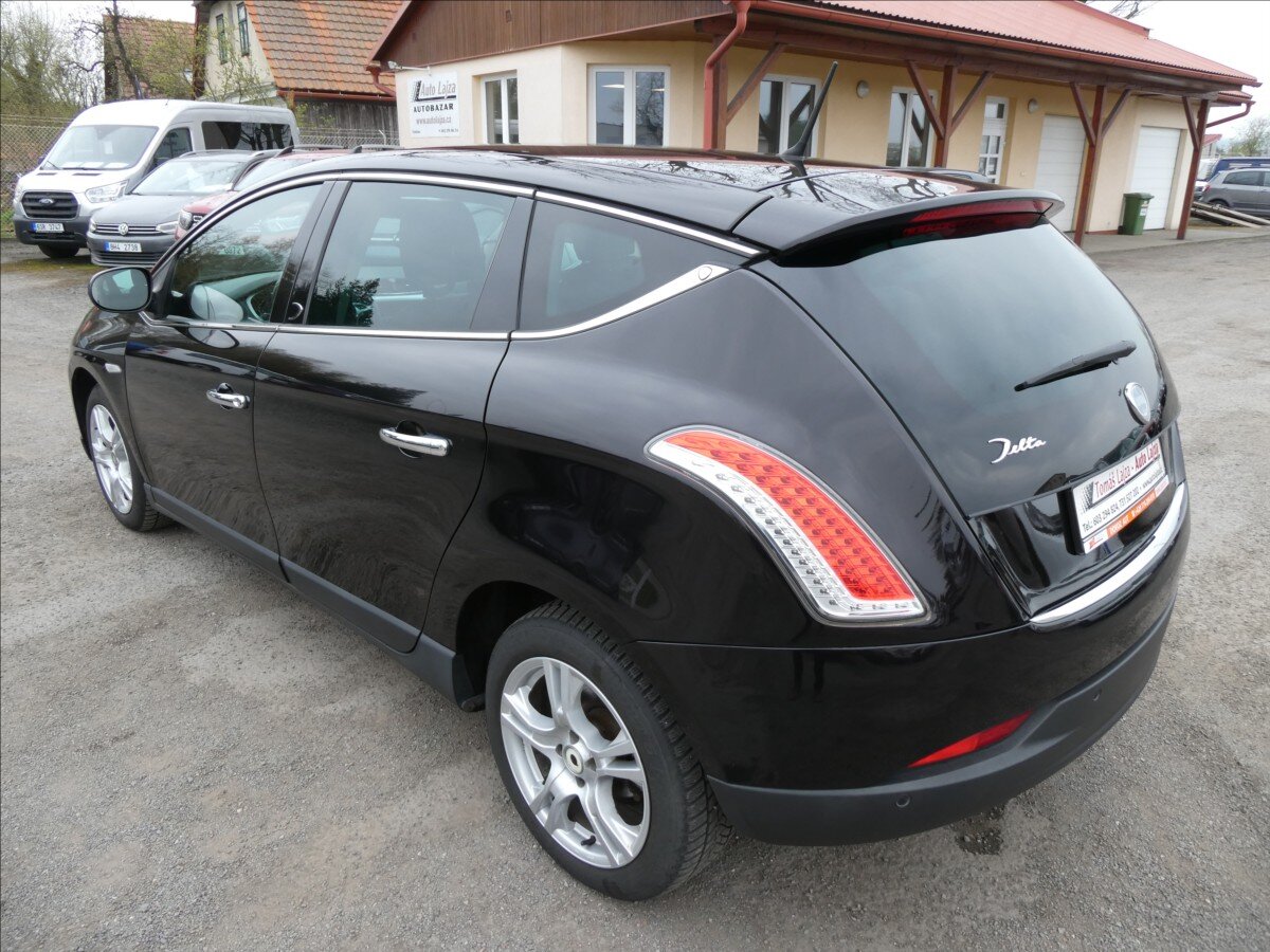 Lancia Delta Hatchback 1,4 l 88 kw