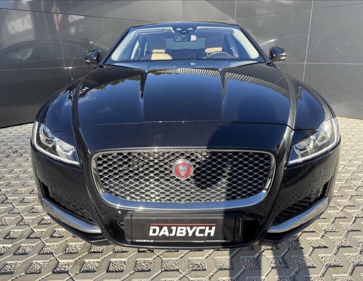 Jaguar XF Sedan / Limuzína 2,0 l 132 kw