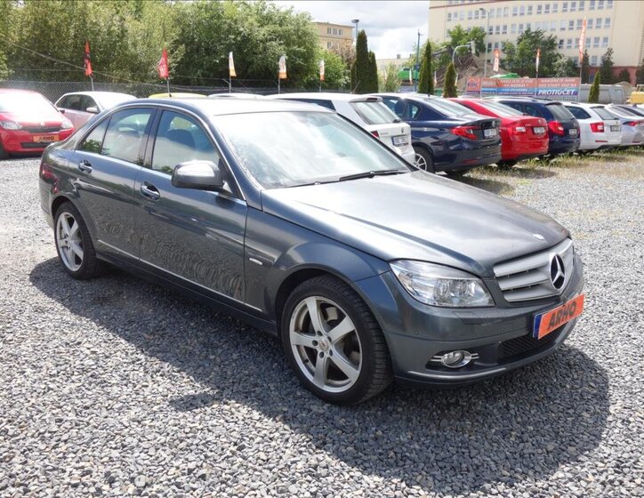 Mercedes-Benz Třídy C Sedan / Limuzína 3,0 l 165 kw