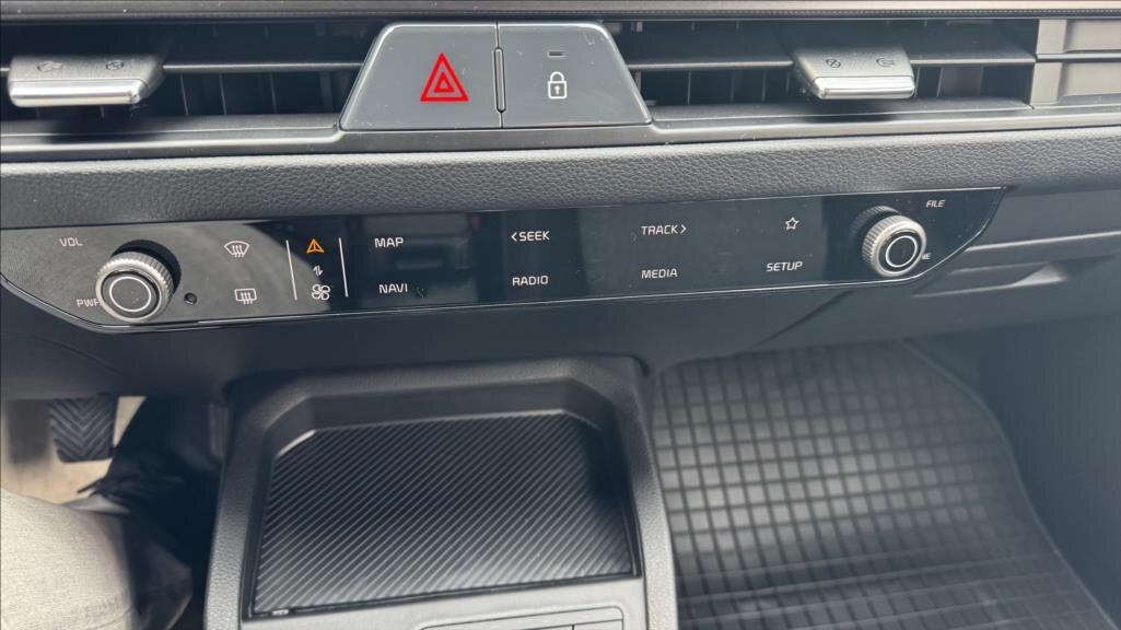 KIA Stonic CUV / Crossover 998,0 74 kw