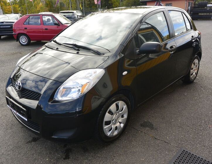 Toyota Yaris 1