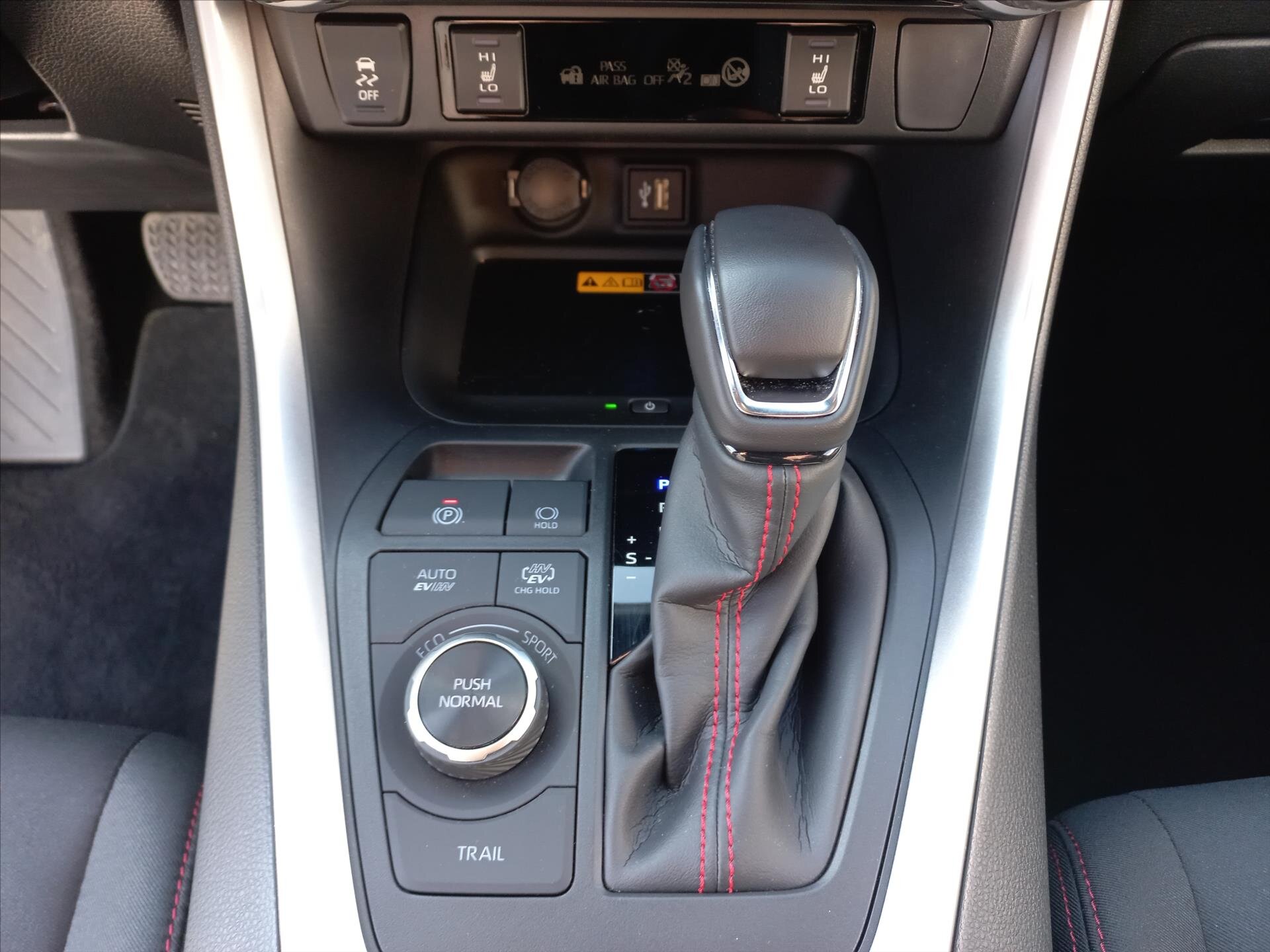 Toyota RAV4 SUV / Terénní 2,5 l 136 kw