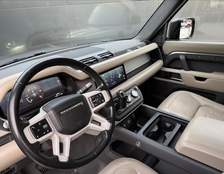 Land Rover Defender 9