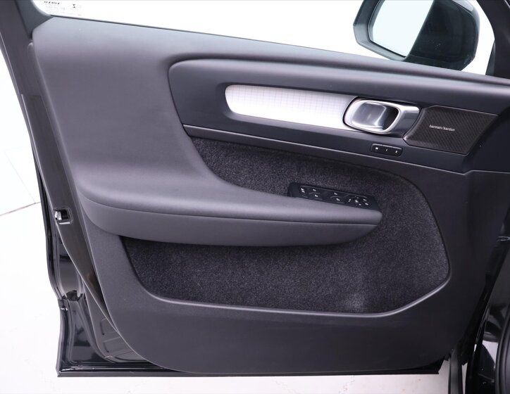 Volvo XC40 SUV 2,0 l 145 kw