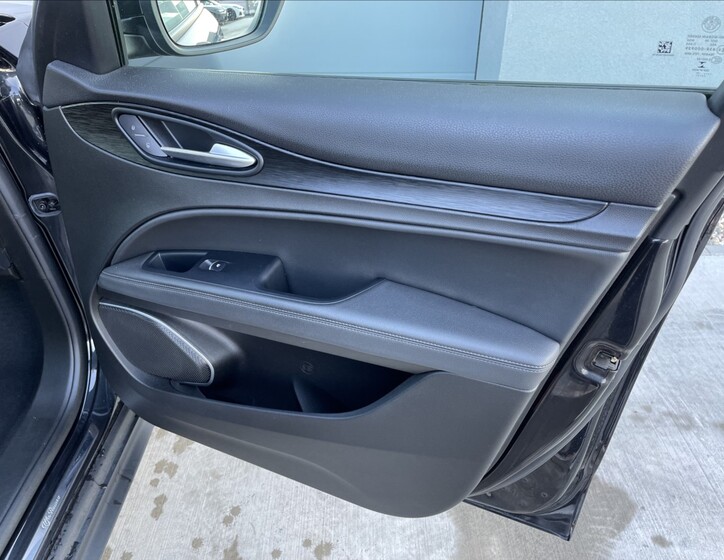 Alfa Romeo Stelvio 20