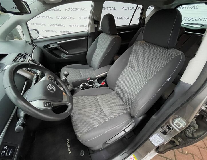 Toyota Verso 11