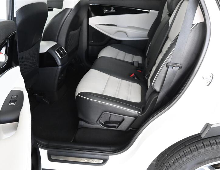 KIA Sorento 10