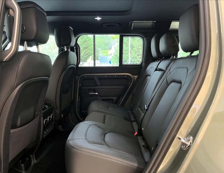 Land Rover Defender SUV 3,0 l 221 kw