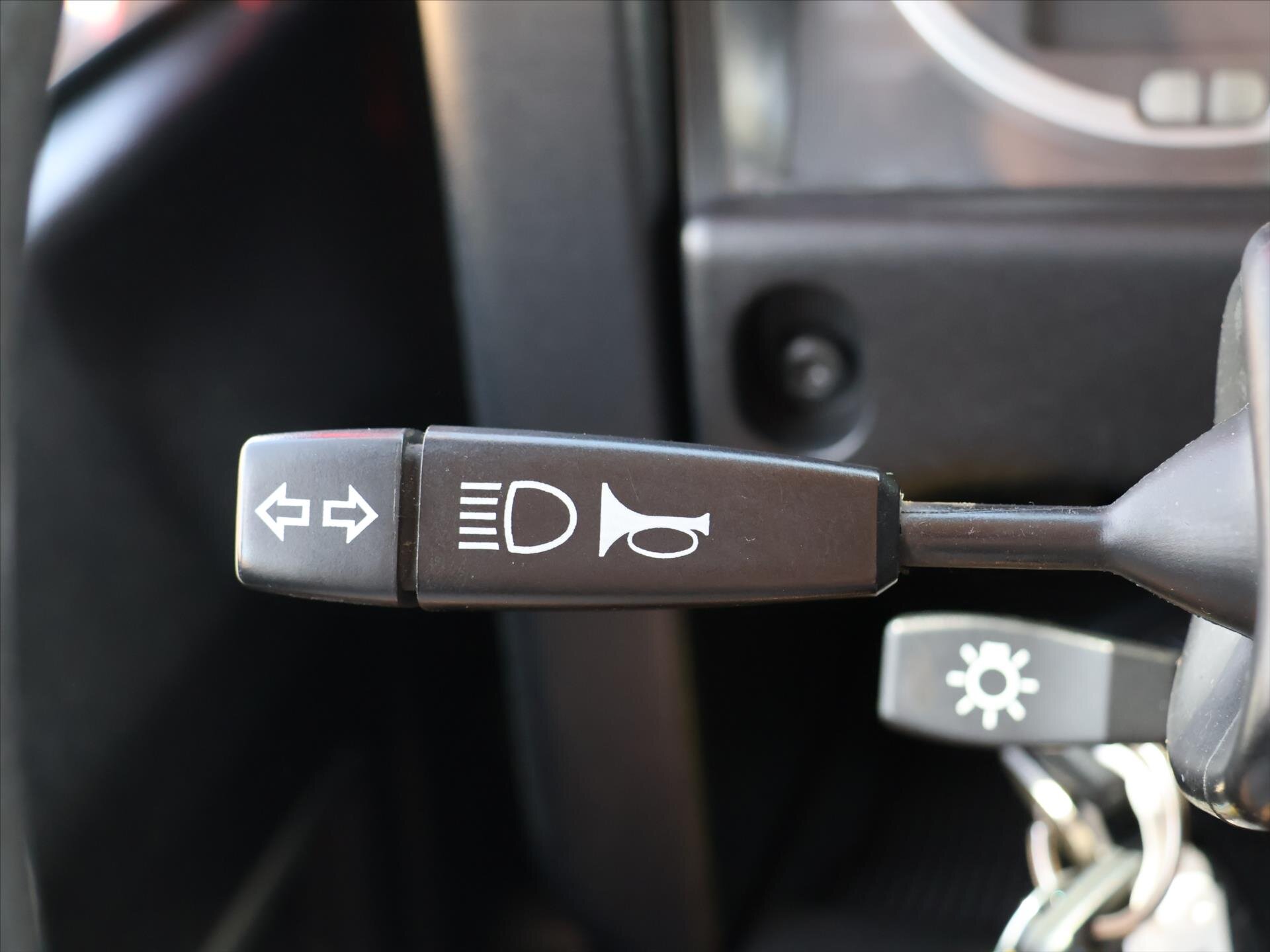 Land Rover Defender SUV / Terénní 2,4 l 90 kw