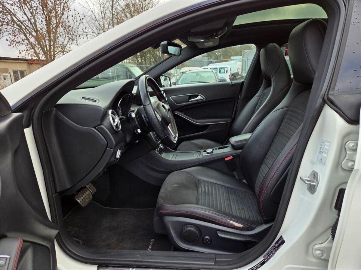 Mercedes-Benz CLA Sedan 1,8 l 100 kw