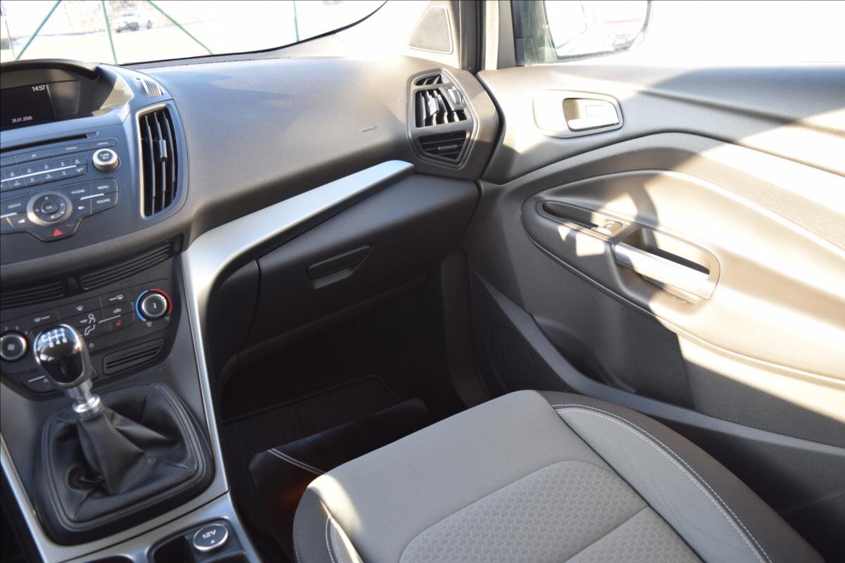 Ford Kuga SUV 1,5 l 88 kw