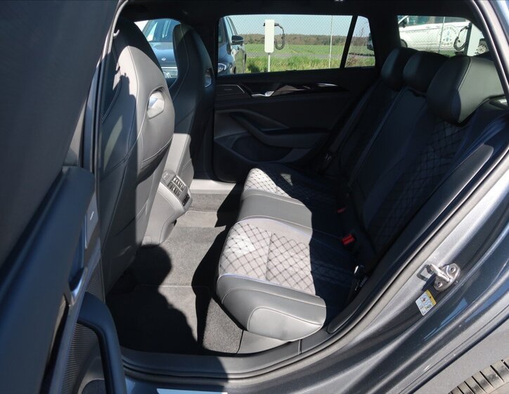 Volkswagen Passat Kombi 1,5 l 130 kw