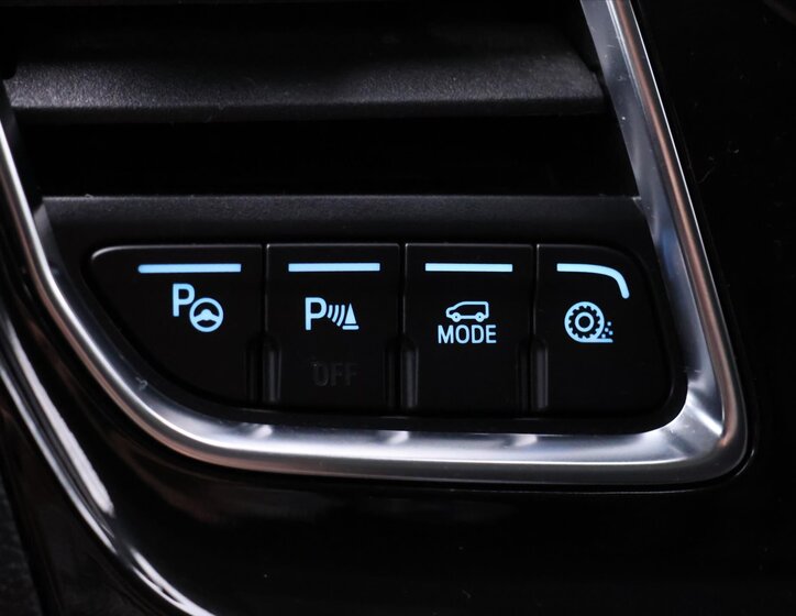 Ford Tourneo Custom 24