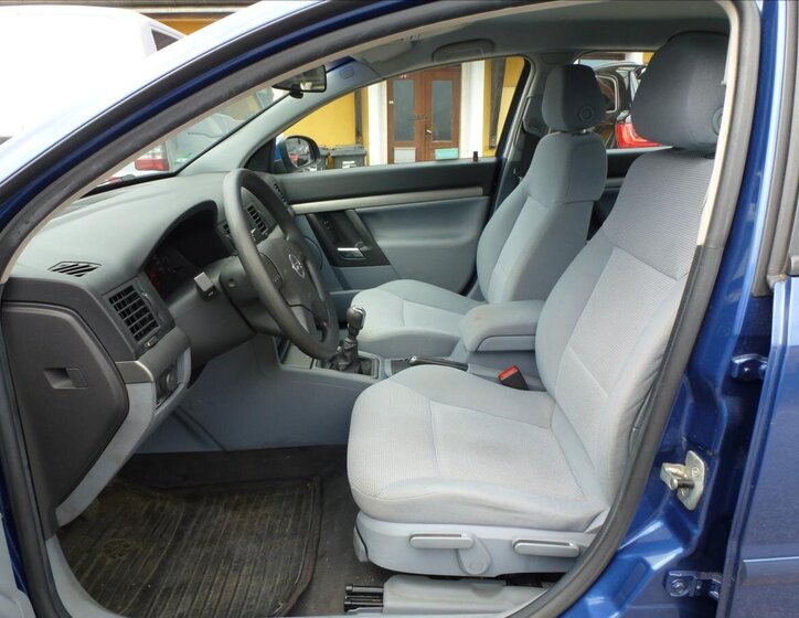 Opel Vectra Sedan / Limuzína 1,8 l 90 kw
