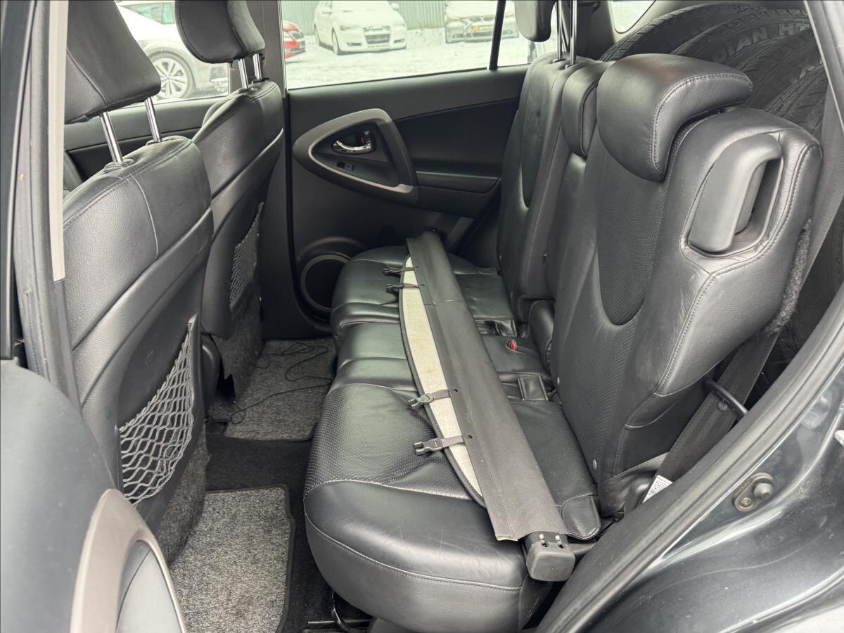 Toyota RAV4 SUV 2,2 l 100 kw