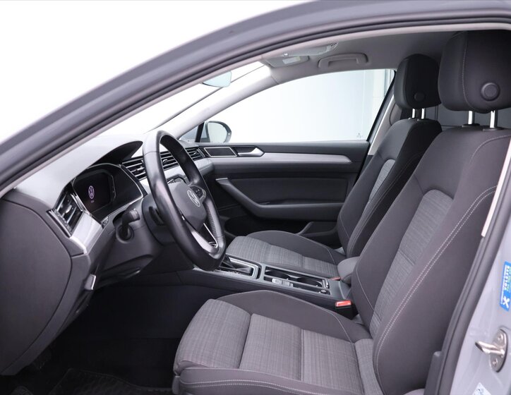 Volkswagen Passat 10