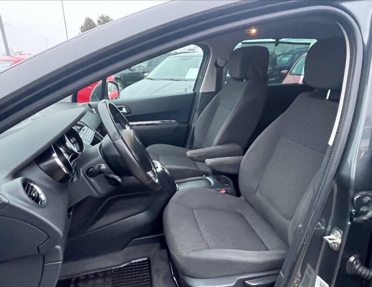 Peugeot 5008 9