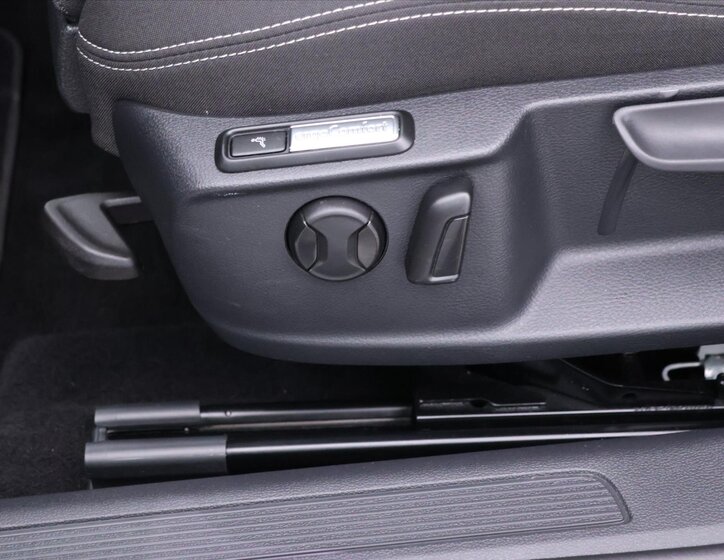Volkswagen Passat Sedan / Limuzína 1,5 l 110 kw
