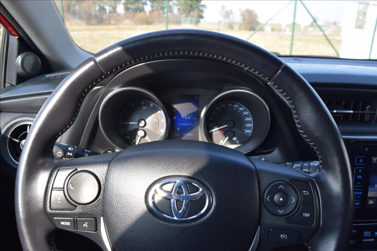 Toyota Auris Kombi 1,2 l 85 kw