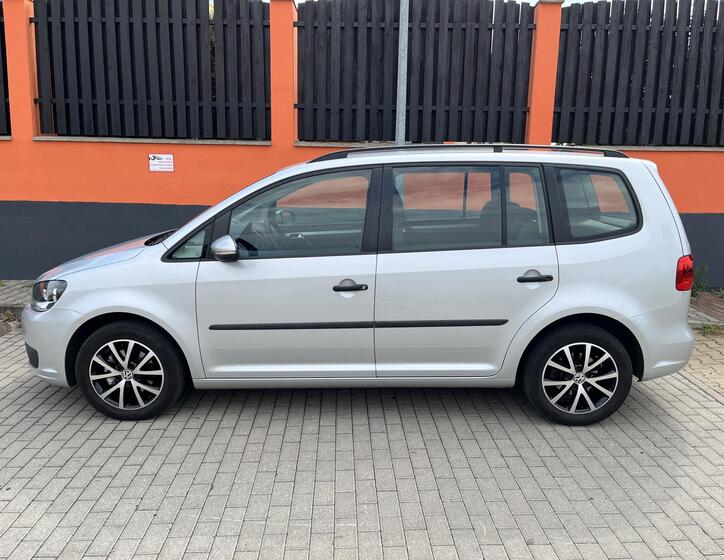 Volkswagen Touran 8