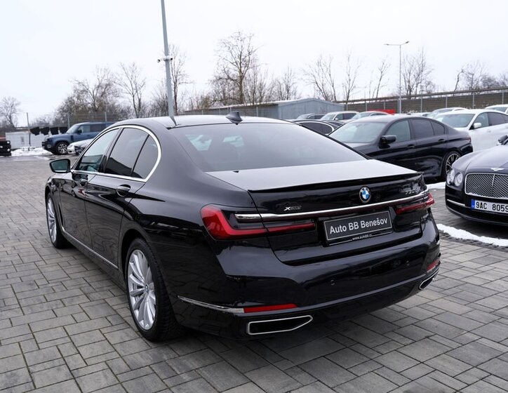 BMW Řada 7 Sedan 3,0 l 210 kw