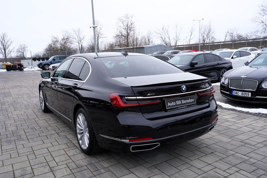 BMW Řada 7 Sedan 3,0 l 210 kw