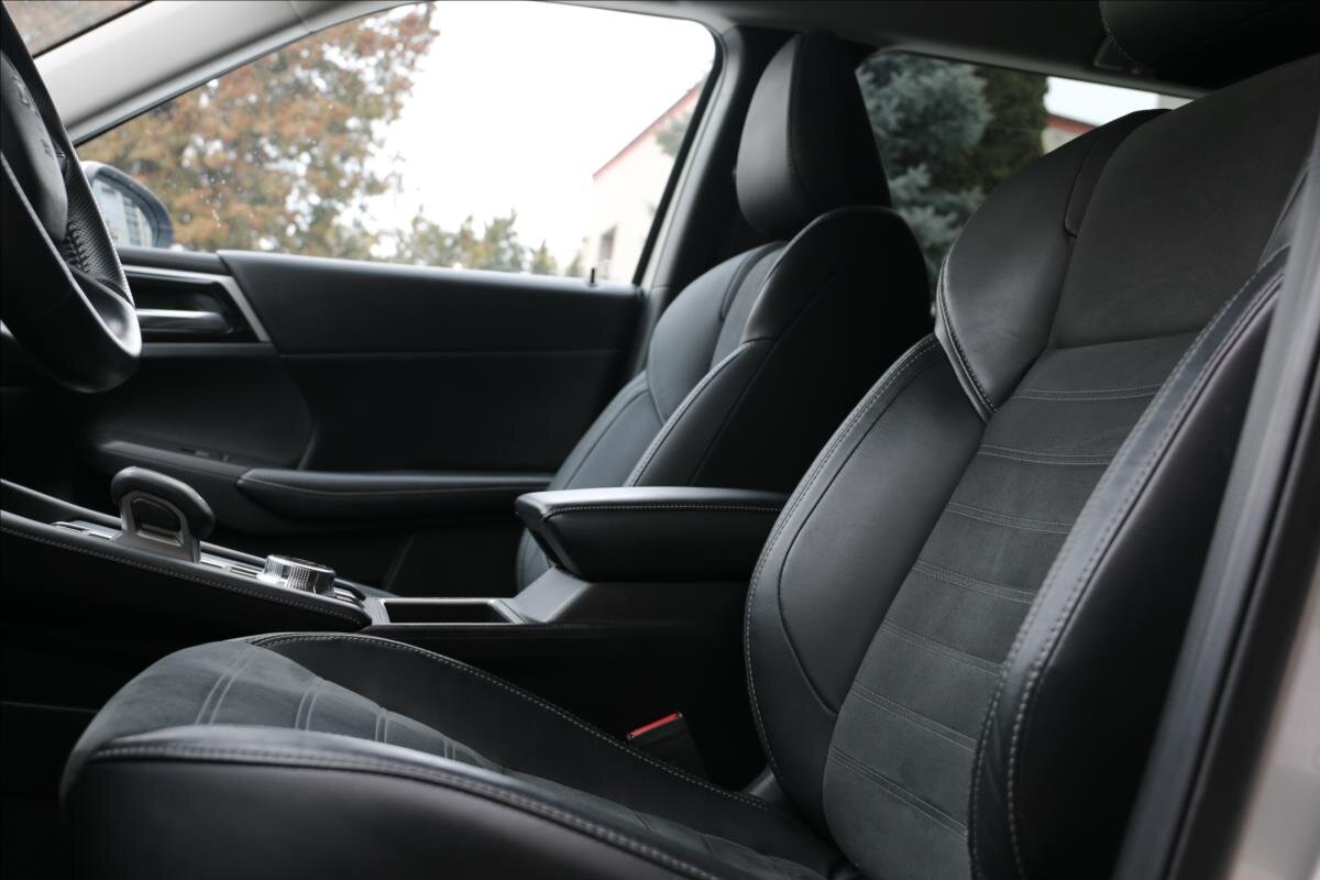 Mitsubishi Outlander SUV 2,4 l 162 kw