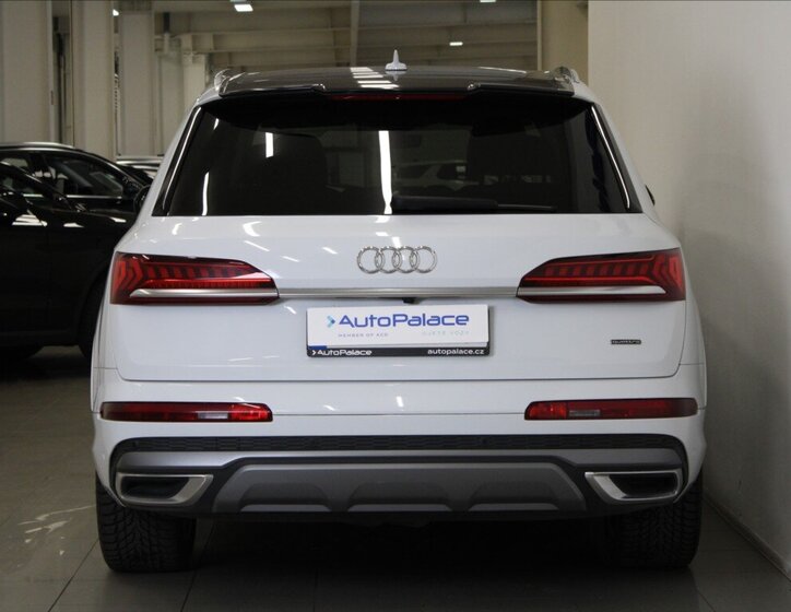 Audi Q7 4