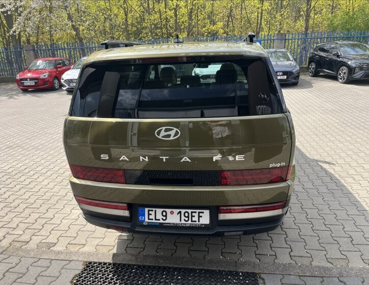 Hyundai Santa Fe SUV / Terénní 1,6 l 185 kw