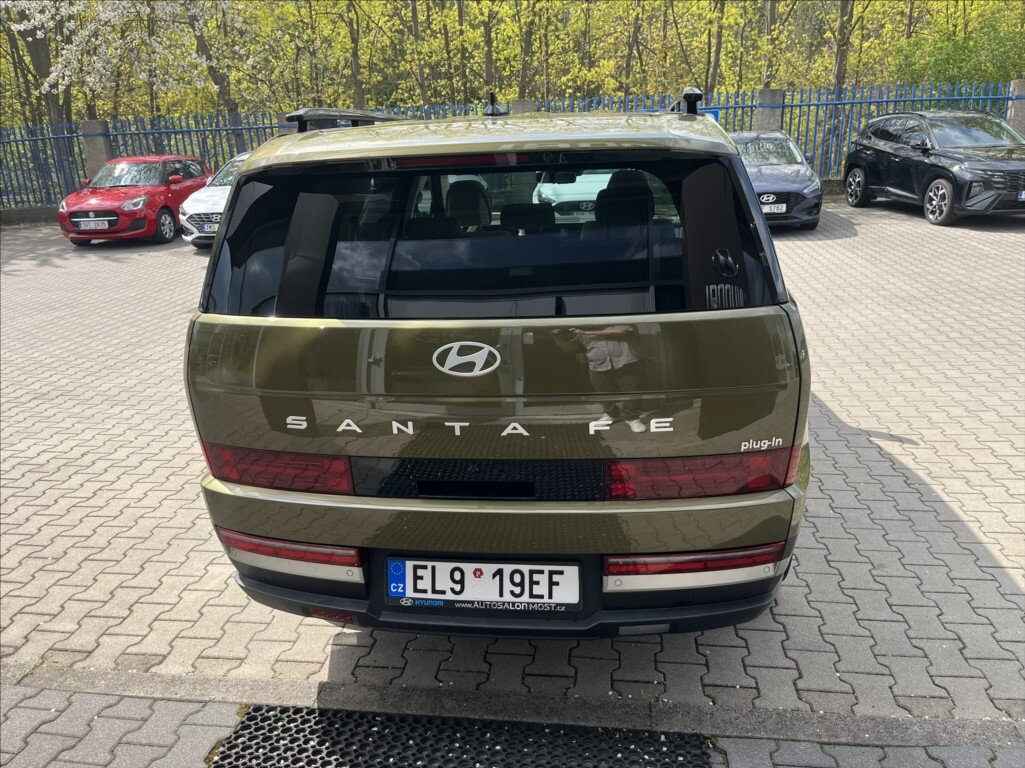 Hyundai Santa Fe SUV / Terénní 1,6 l 185 kw