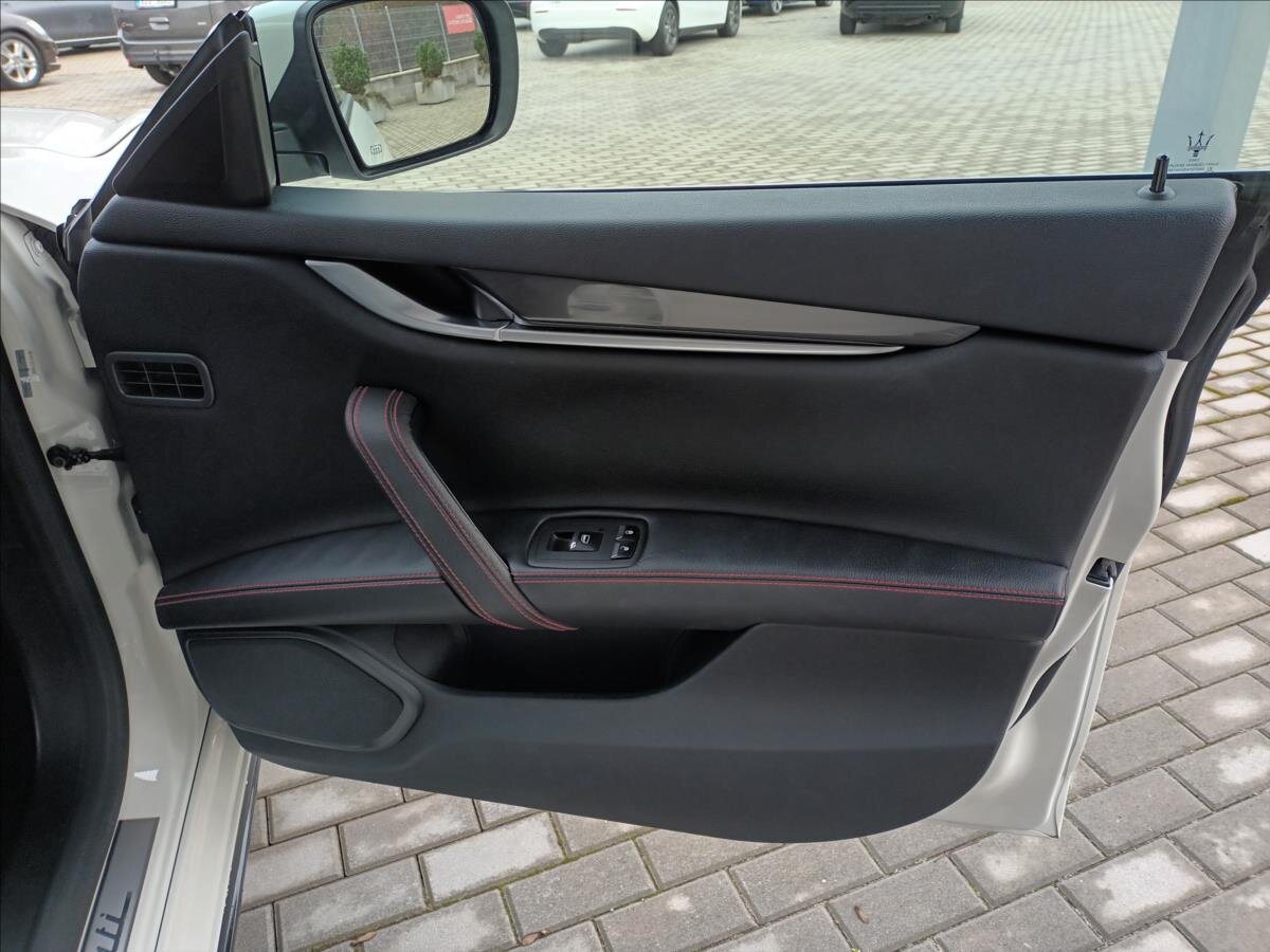 Maserati Ghibli Sedan 3,0 l 243 kw