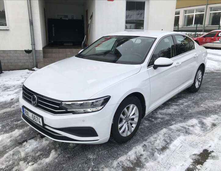 Volkswagen Passat Sedan / Limuzína 1,5 l 110 kw