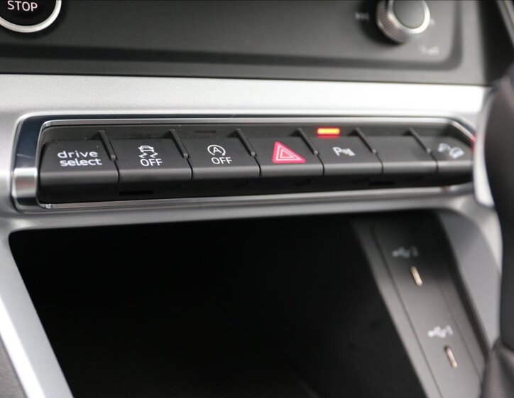 Audi Q3 SUV 2,3 l 137 kw