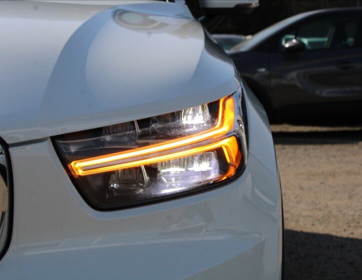 Volvo XC40 SUV / Terénní 2,0 l 140 kw