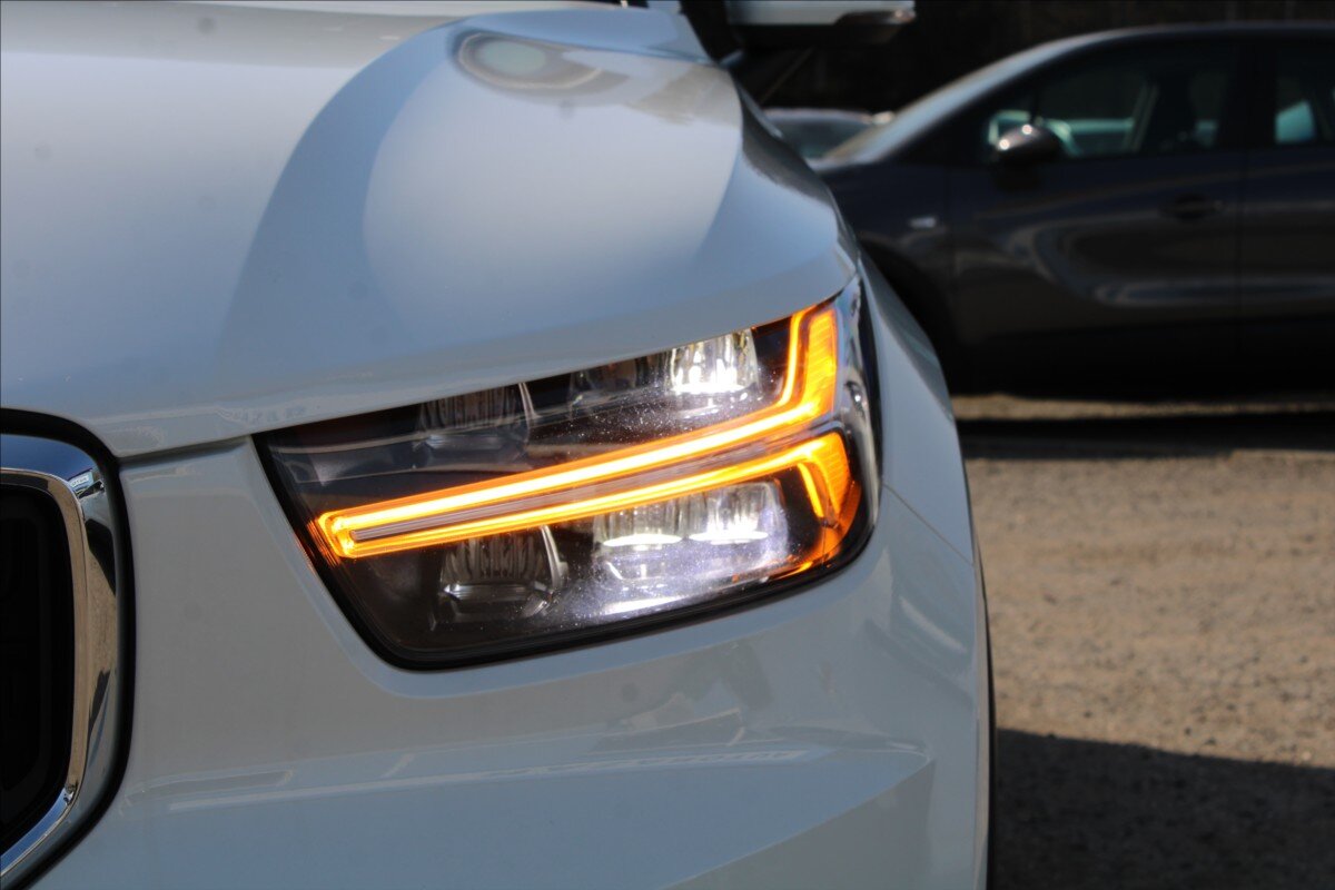 Volvo XC40 SUV / Terénní 2,0 l 140 kw