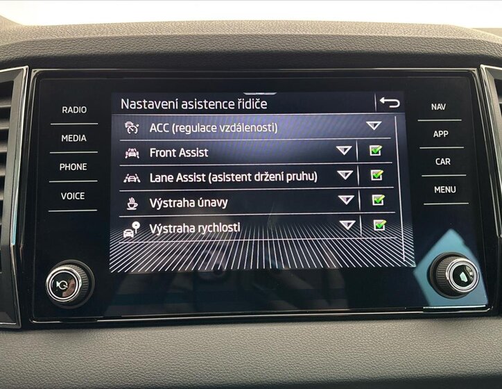 Škoda Karoq SUV / Terénní 1,5 l 110 kw