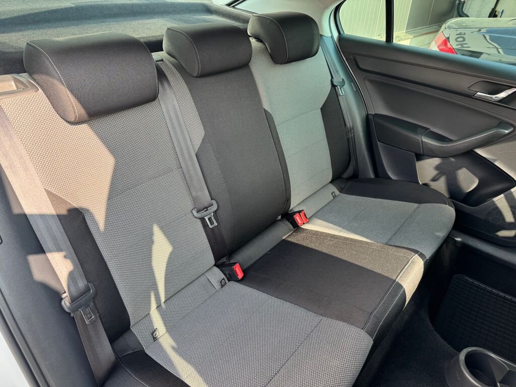 Škoda Rapid Sedan / Limuzína 1,6 l 77 kw