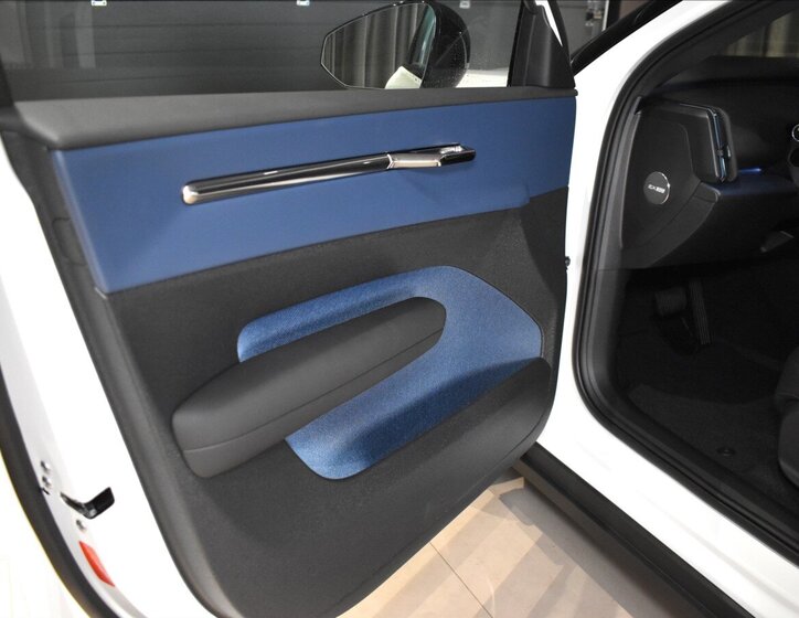 Volvo EX30 SUV / Terénní 0,0 200 kw