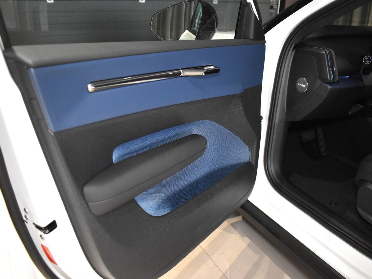 Volvo EX30 SUV / Terénní 0,0 200 kw