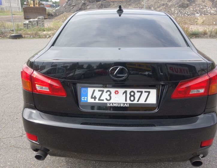 Lexus IS 220 10