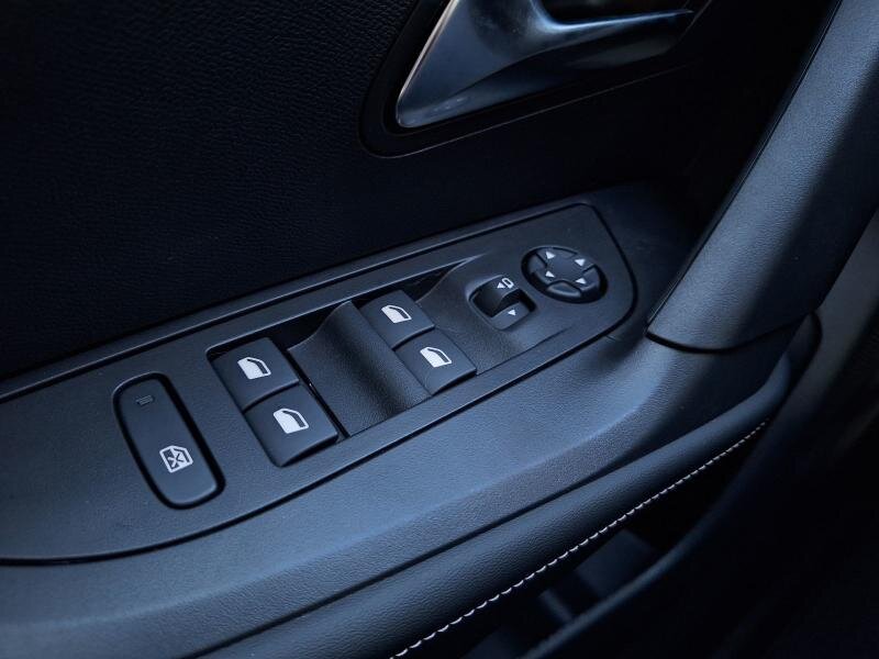 Peugeot 2008 SUV / Terénní 1,2 l 81 kw