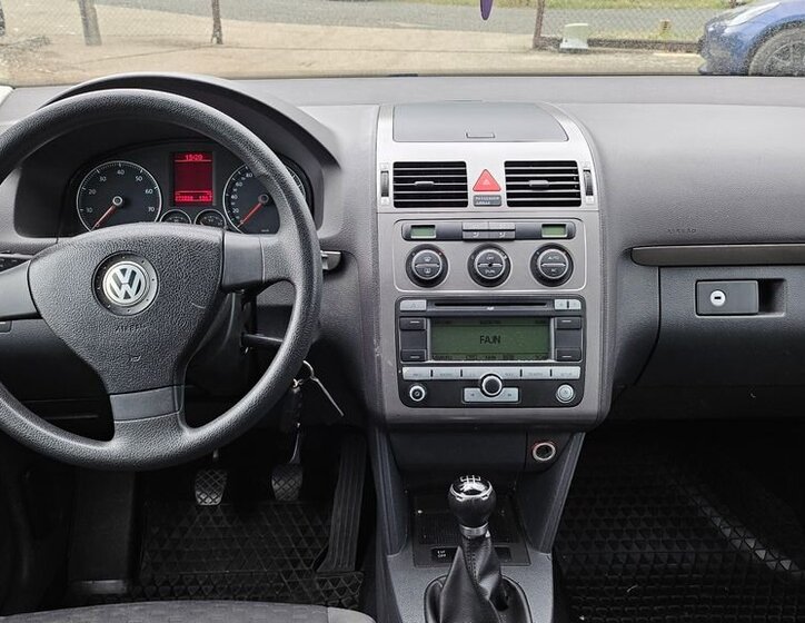 Volkswagen Touran 9
