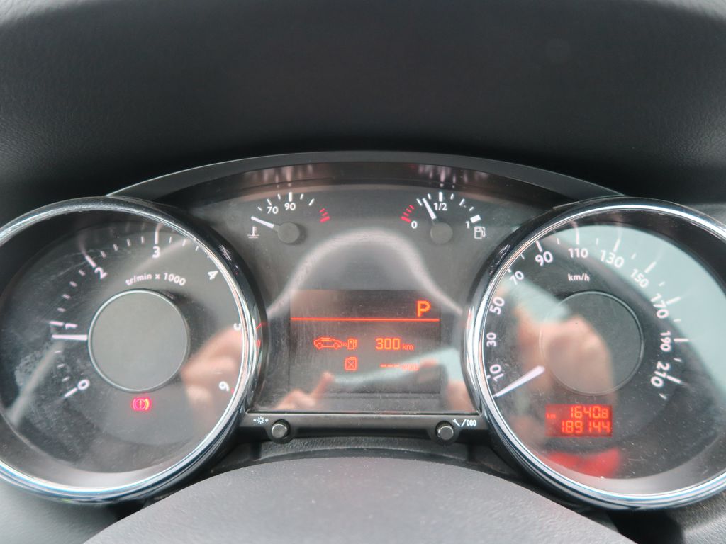 Peugeot 5008 MPV 2,0 l 120 kw