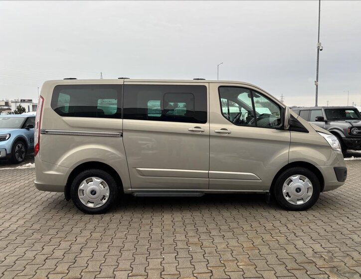 Ford Tourneo Custom 6