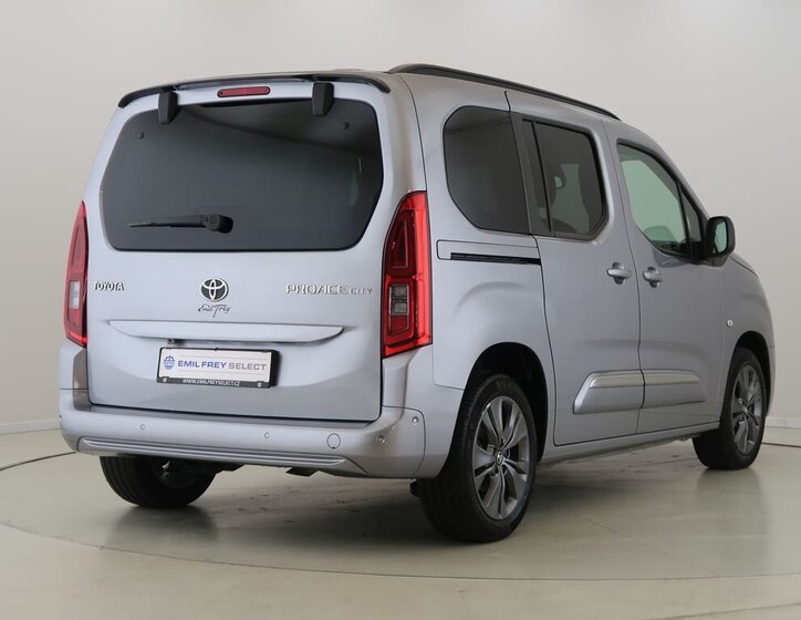 Toyota ProAce Kombi 1,5 l 96 kw