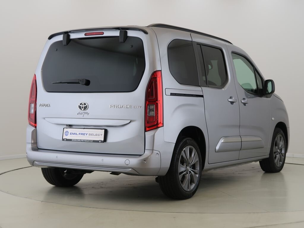 Toyota ProAce Kombi 1,5 l 96 kw