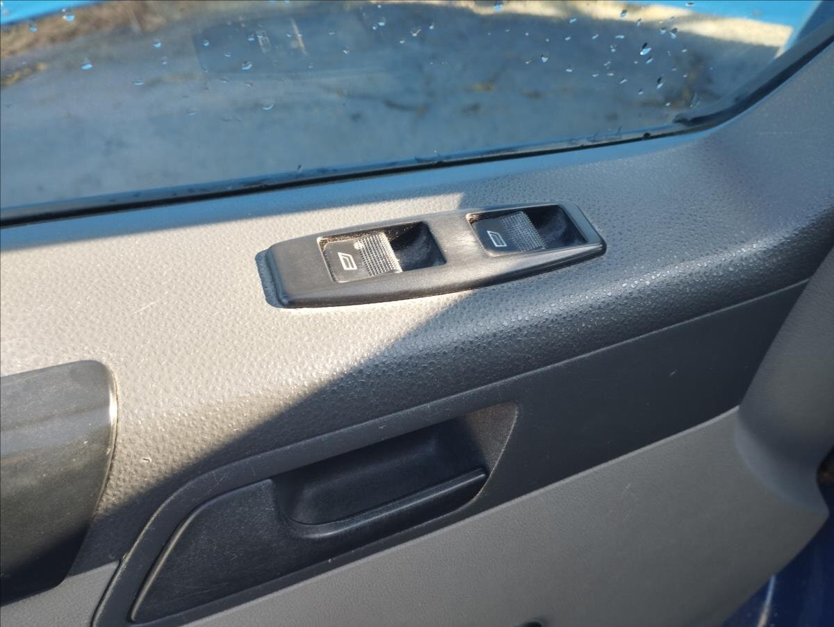 Volkswagen Transporter Kombi 1,9 l 63 kw