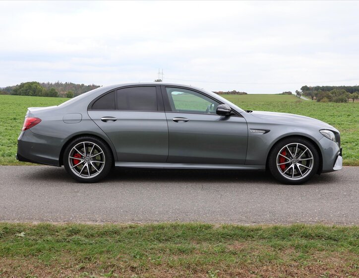 Mercedes-Benz Třídy E Sedan 4,0 l 450 kw