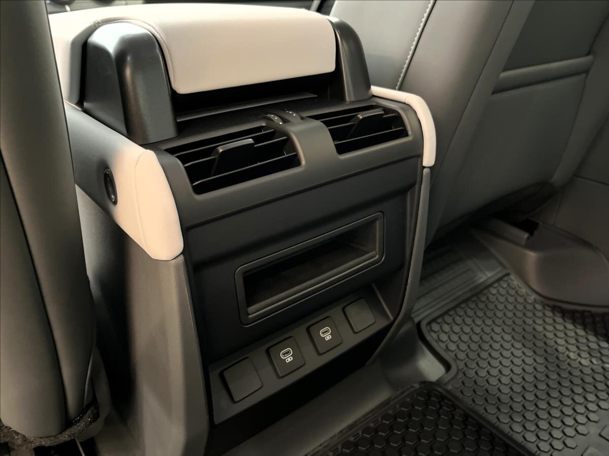 Land Rover Defender SUV / Terénní 3,0 l 183 kw
