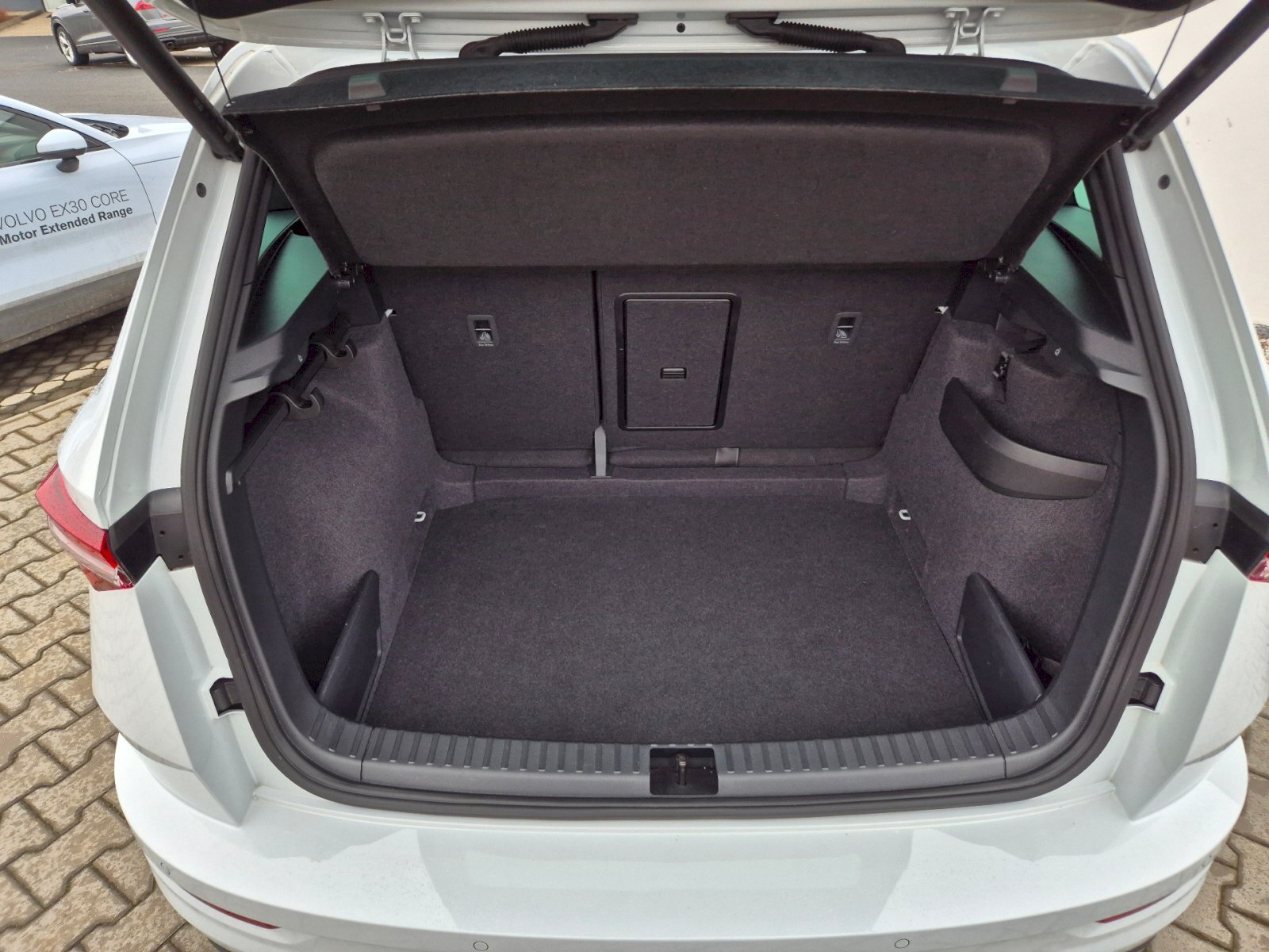 Škoda Karoq SUV / Terénní 1,5 l 110 kw